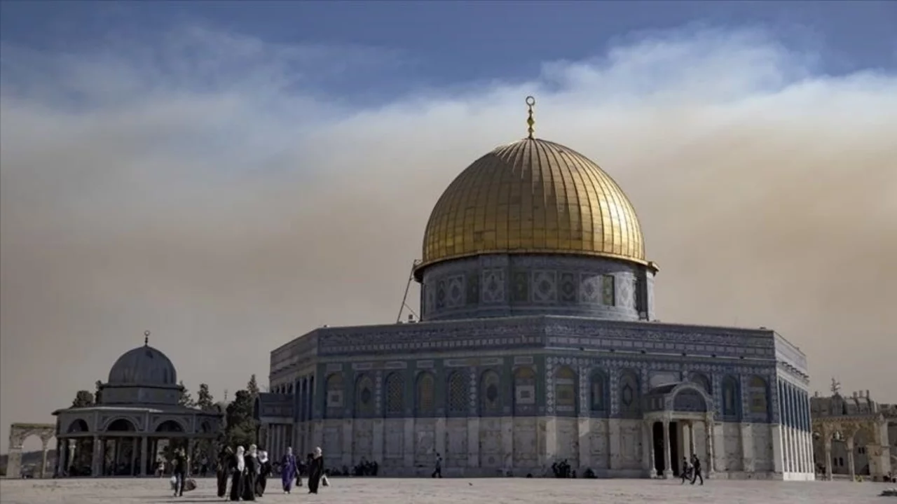 İsrail'in Mescid-i Aksa'yı Yahudi yerleşimcilerin baskınlarına açma kararı aldığı açıklandı