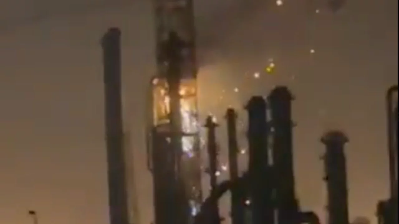 İran, Kuveyt'te bakanlıkları vurdu