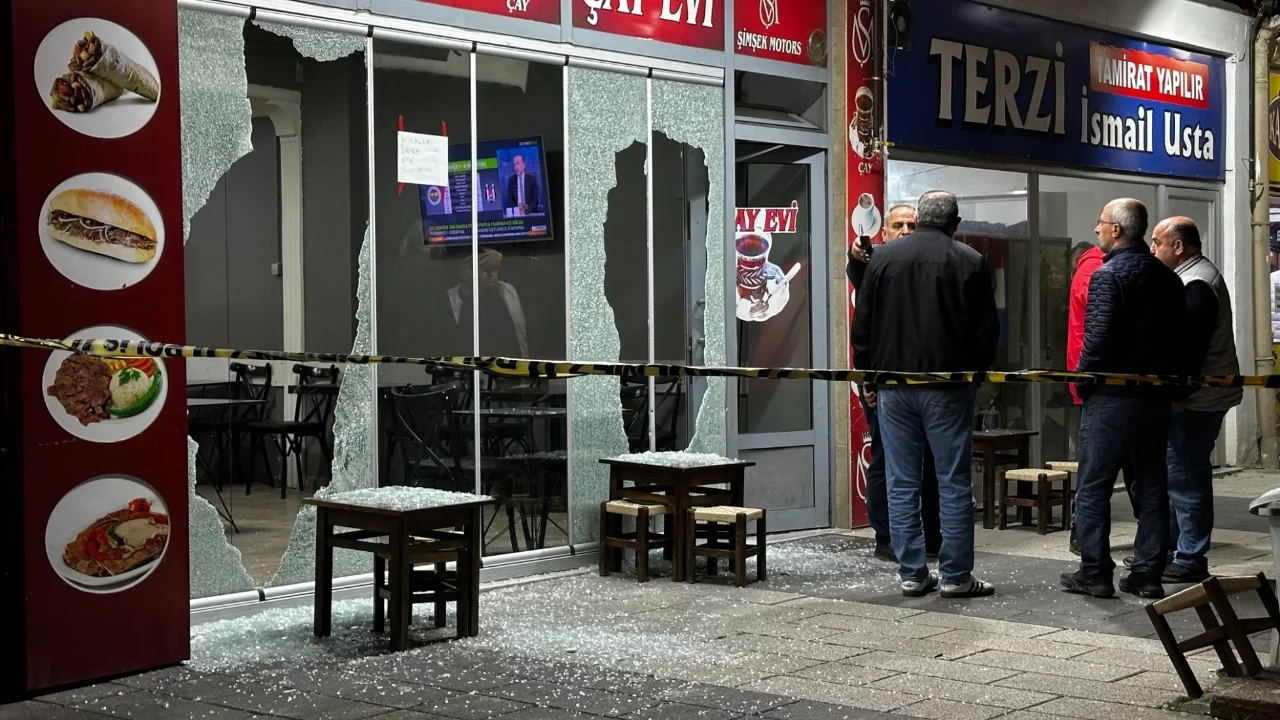 Sakarya'da çay ocağına kurşun yağdırdı: 1 yaralı