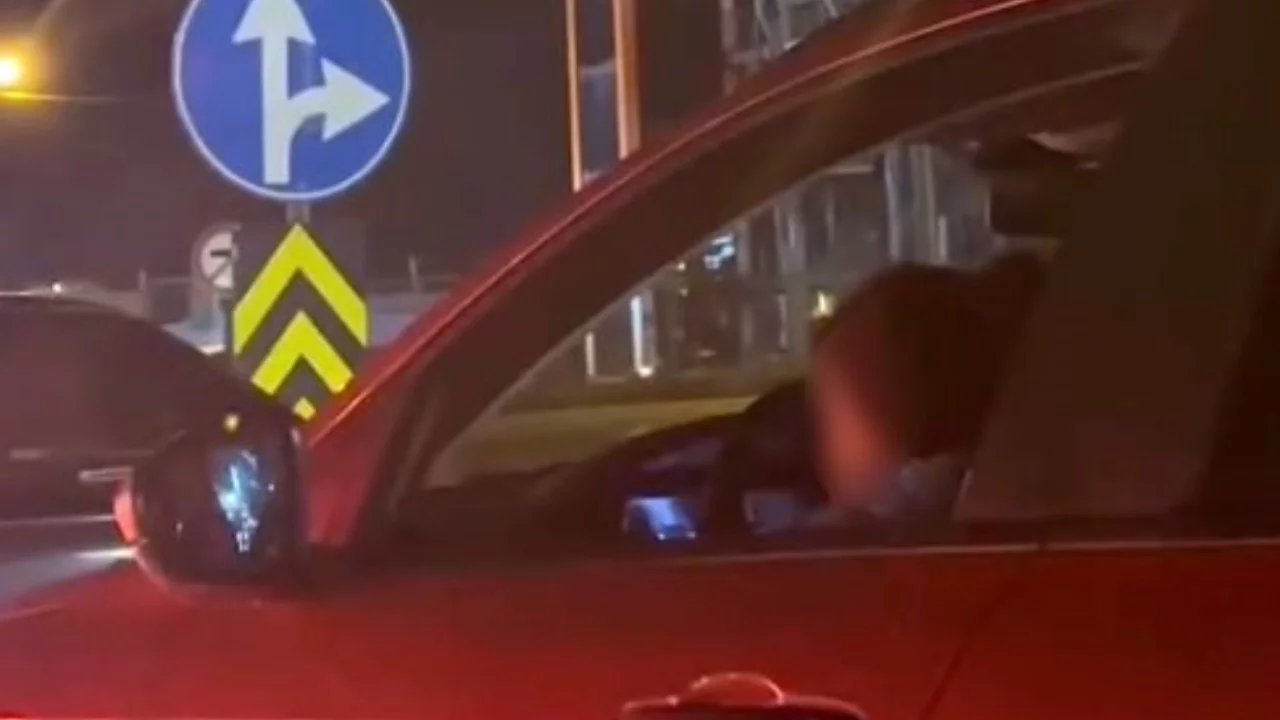 Bursa'da kucağında çocukla araç kullanan sürücüye tepki yağdı