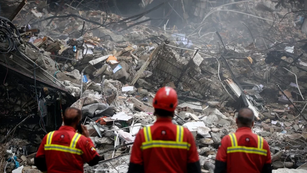 ABD-İsrail'den Tahran'a yeni saldırı: 4'ü çocuk 9 ölü