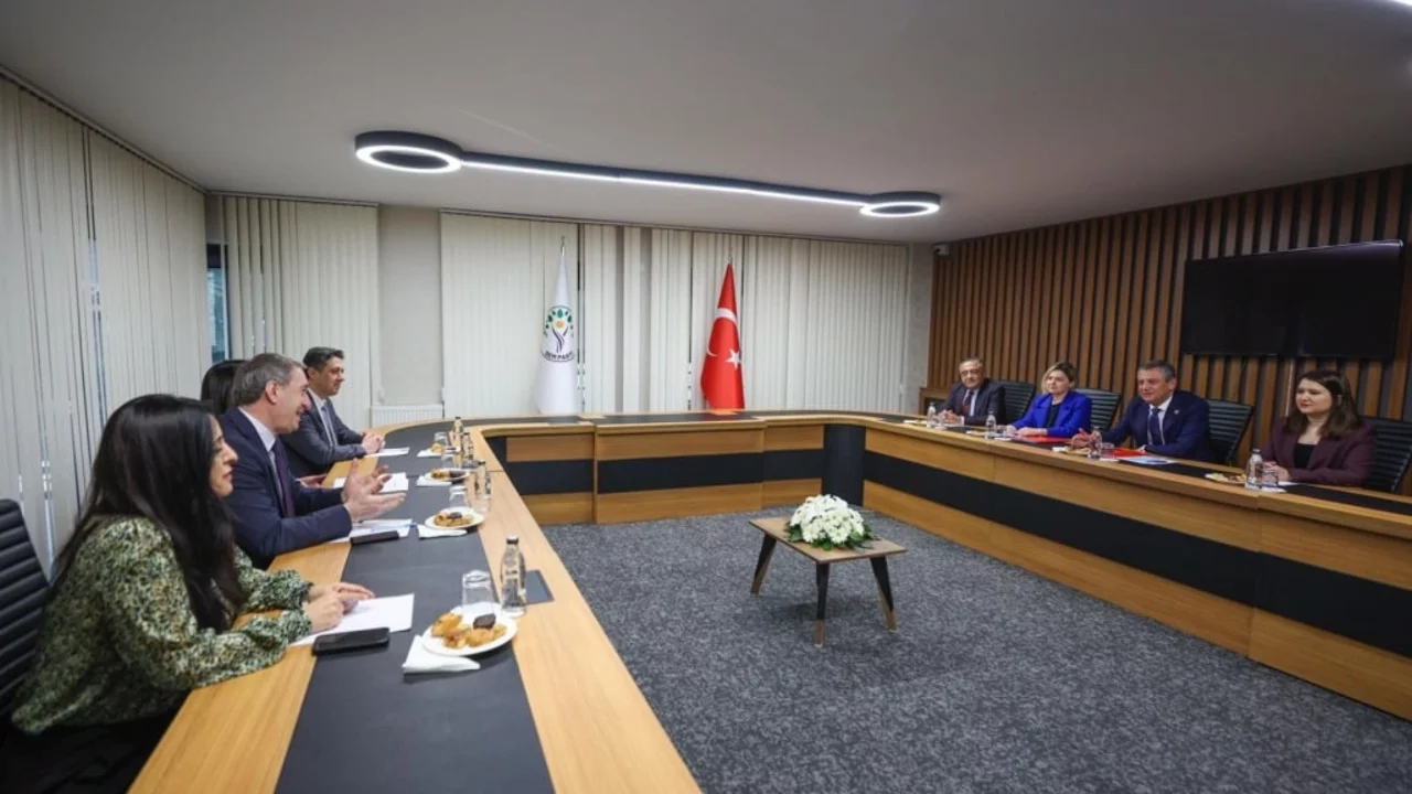 CHP- DEM Parti görüşmesi: Özgür Özel konuşuyor
