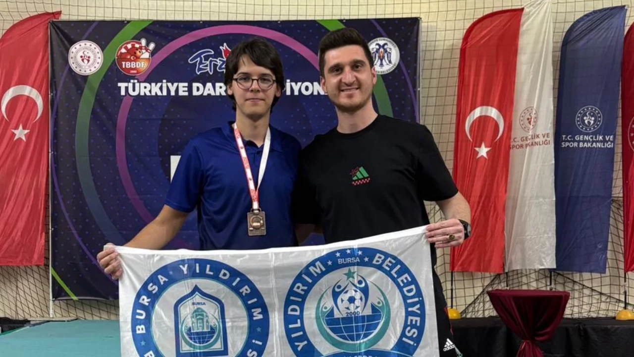 Yıldırımlı sporcular dart şampiyonasından ödülle döndü