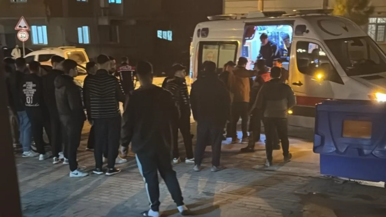 Bursa'da çıkan kavgada 3 kişi sopalarla darp edildi