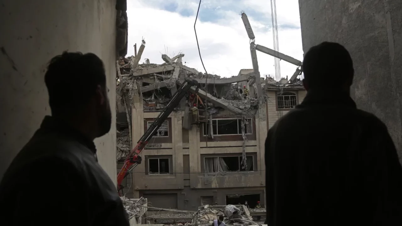 ABD-İsrail, Tahran'ı bombalıyor! Çok sayıda kişi hayatını kaybetti