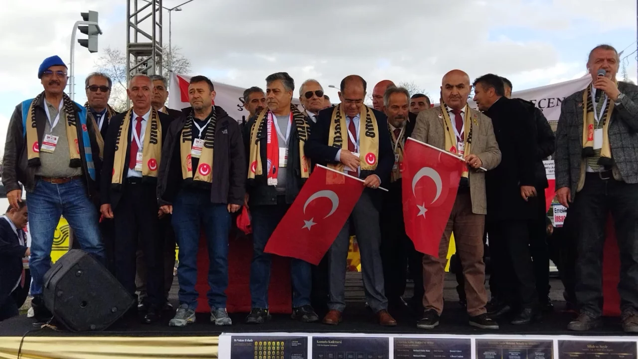 Ankara'da emekli astsubaylardan büyük miting: Özlük hakları ve reform çağrısı