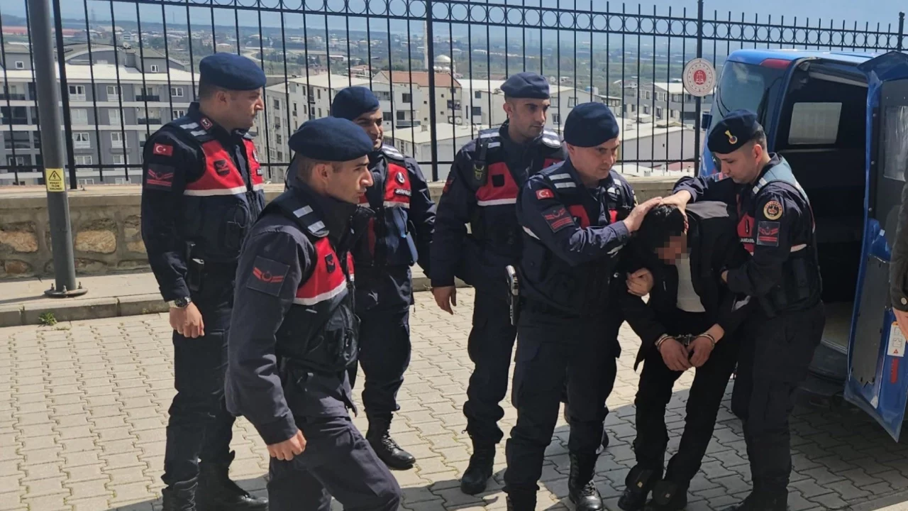 Bursa' Orhangazi'de baba ve oğlunu öldüren zanlı adliyeye sevk edildi