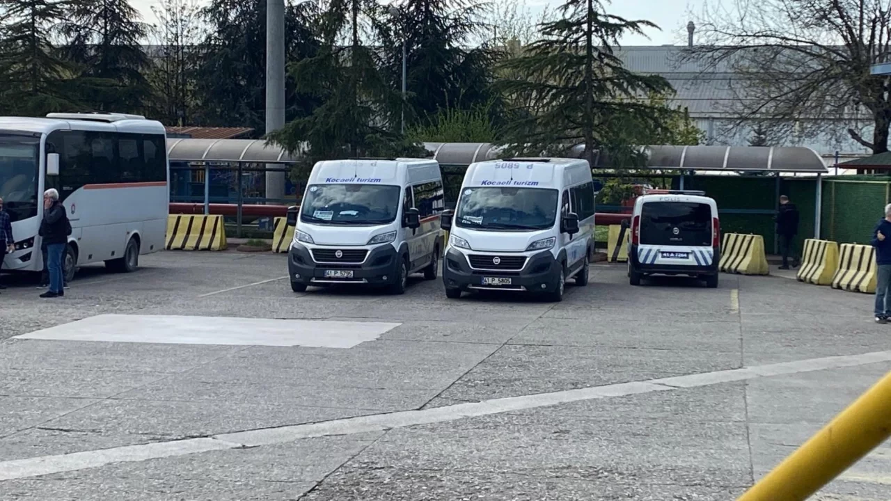 Lastik fabrikasında makineye sıkışan işçi can verdi