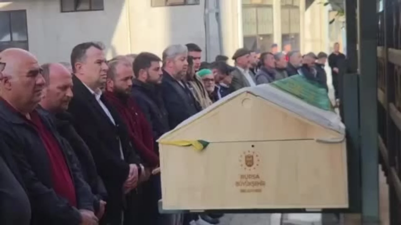 Bursa'da silahlı kavgada hayatını kaybeden baba ve oğlu son yolculuğuna uğurlandı