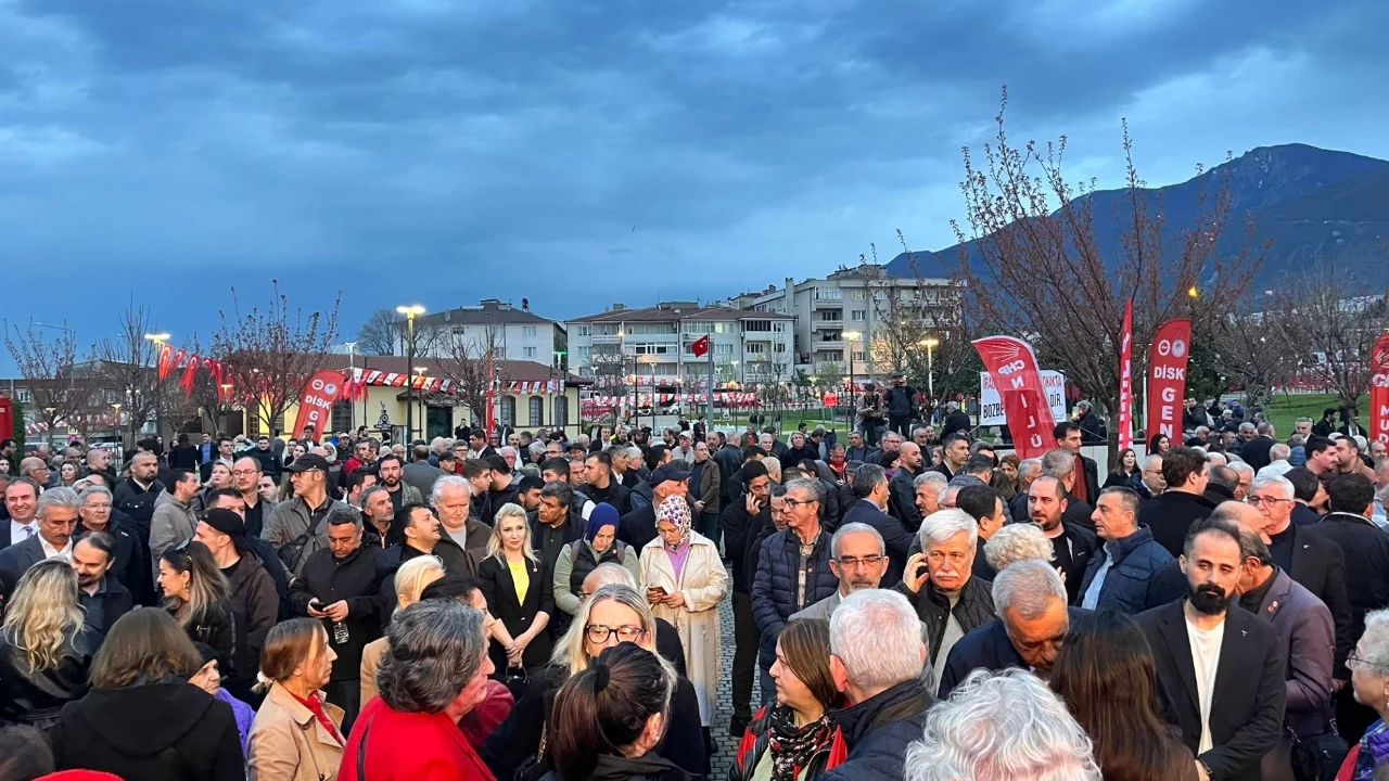 Bursa'da Bozbey protestoları sürüyor, Yeşiltaş: Size mi diz çökeceğiz