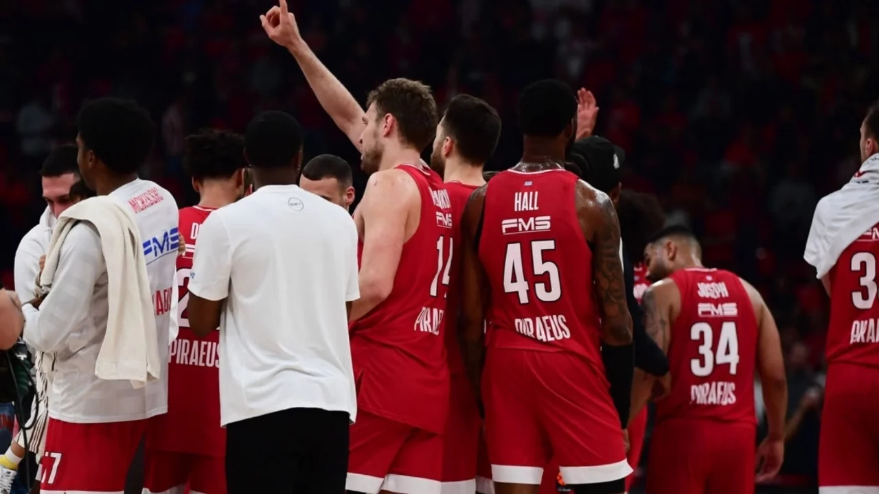 EuroLeague'de play-off'u garantileyen ilk takım Olympiakos oldu