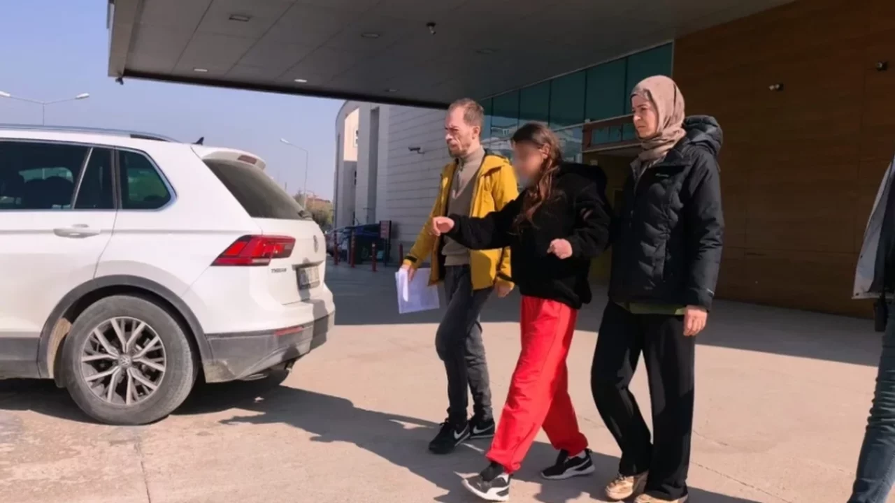 Bursa'da genç kızların bıçaklı kavgasında tutuklama!