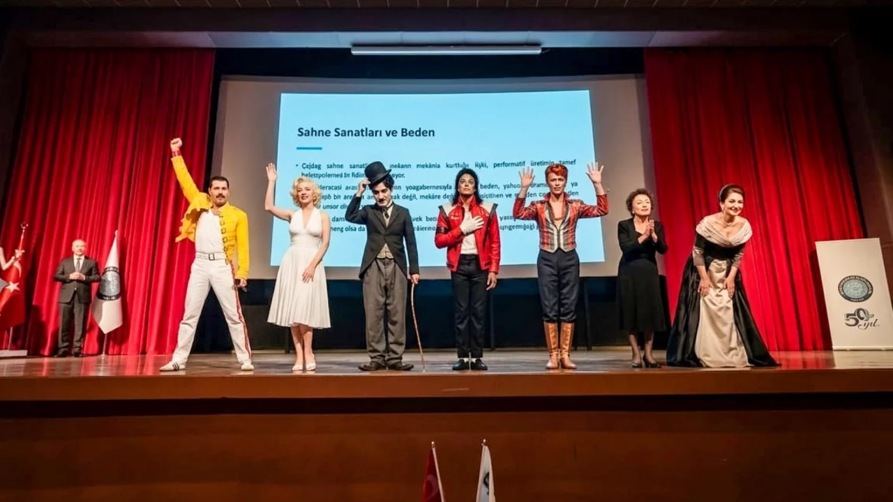 Bursa Uludağ Üniversitesi'nde sanatın ve sanatçının geleceği mercek altına alındı