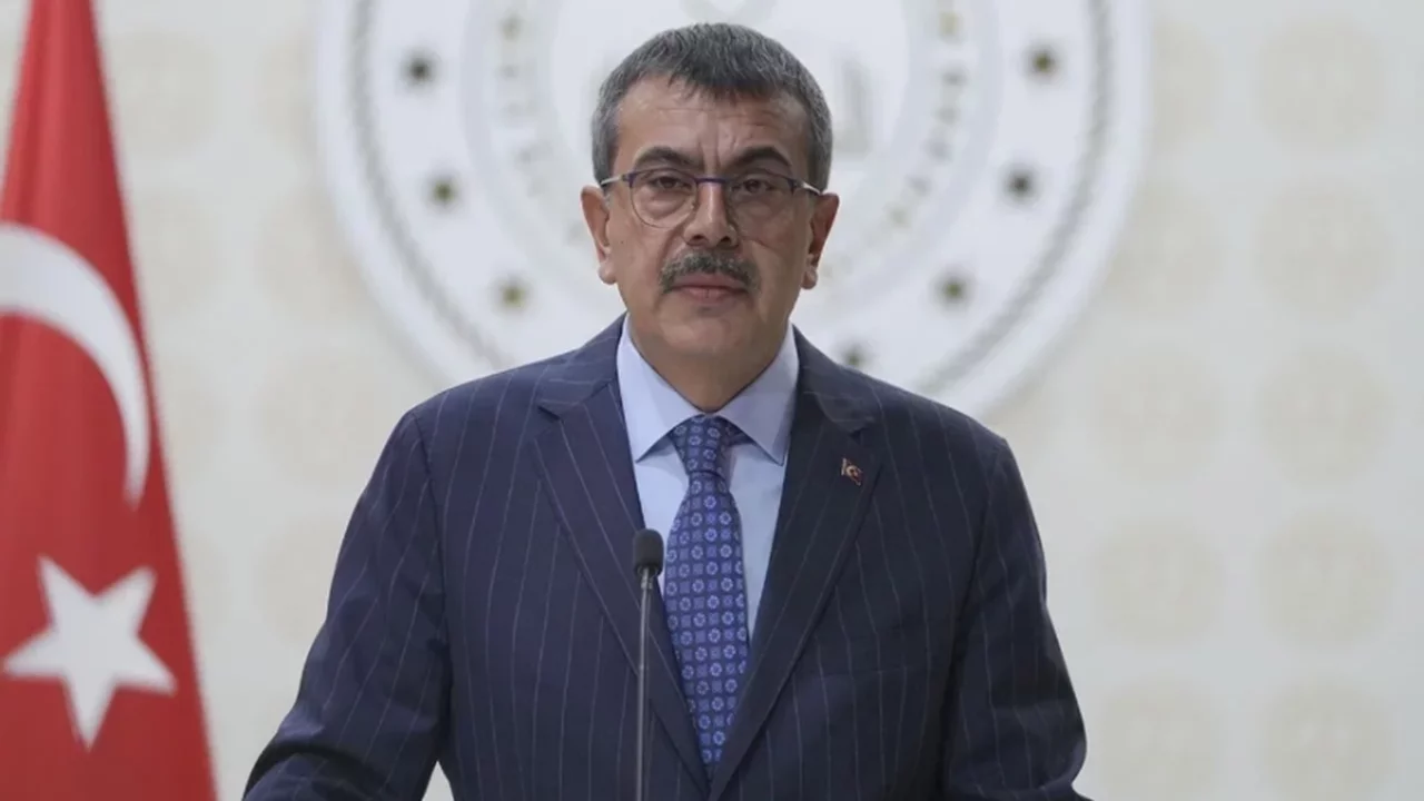 Bakan Tekin'den Eğitim-İş'in Atatürk'e mektup yarışmasına okullarda izin verilmemesi hakkında açı...