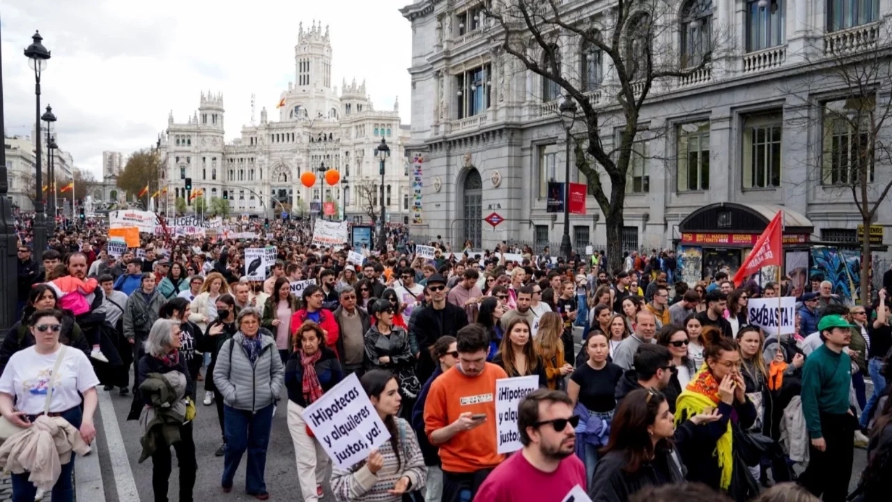 İspanya'da kiracılardan emlakçı paylarına karşı "kira ödememe" eylemi