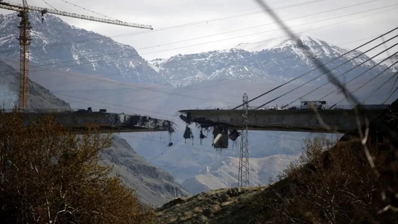 İran'dan 4 ülkedeki bazı köprü ve güzergahlar için uyarı