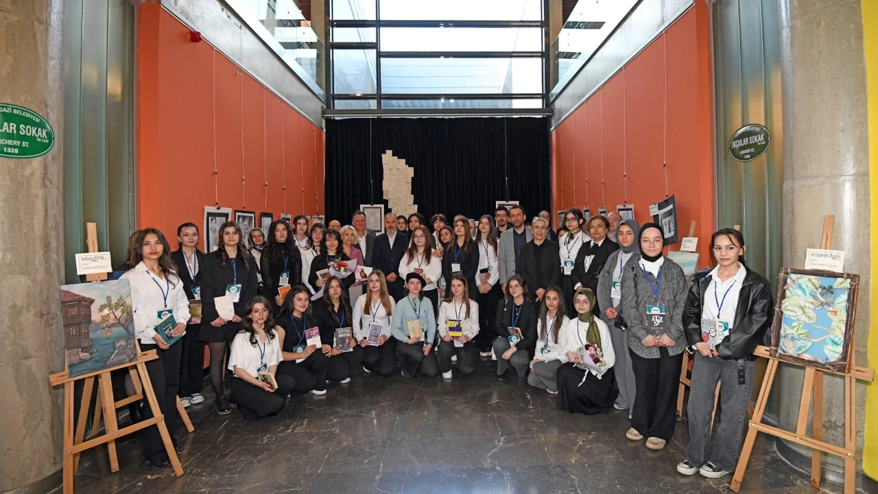 Osmangazi'de 'Edebiyattan Sanata Yolculuk' sergisi kültür ve eğitim dünyasını buluşturdu