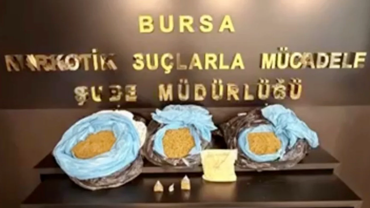 Bursa'da çekicinin zulasından 16,7 kilogram uyuşturucu çıktı, 2 kişi tutuklandı
