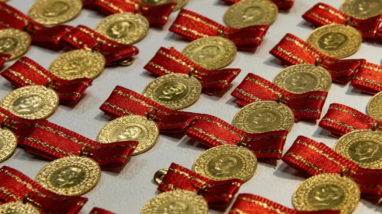 Altın fiyatlarını petrol vuracak:  İslam Memiş'ten 'tek seferde almayın' uyarısı