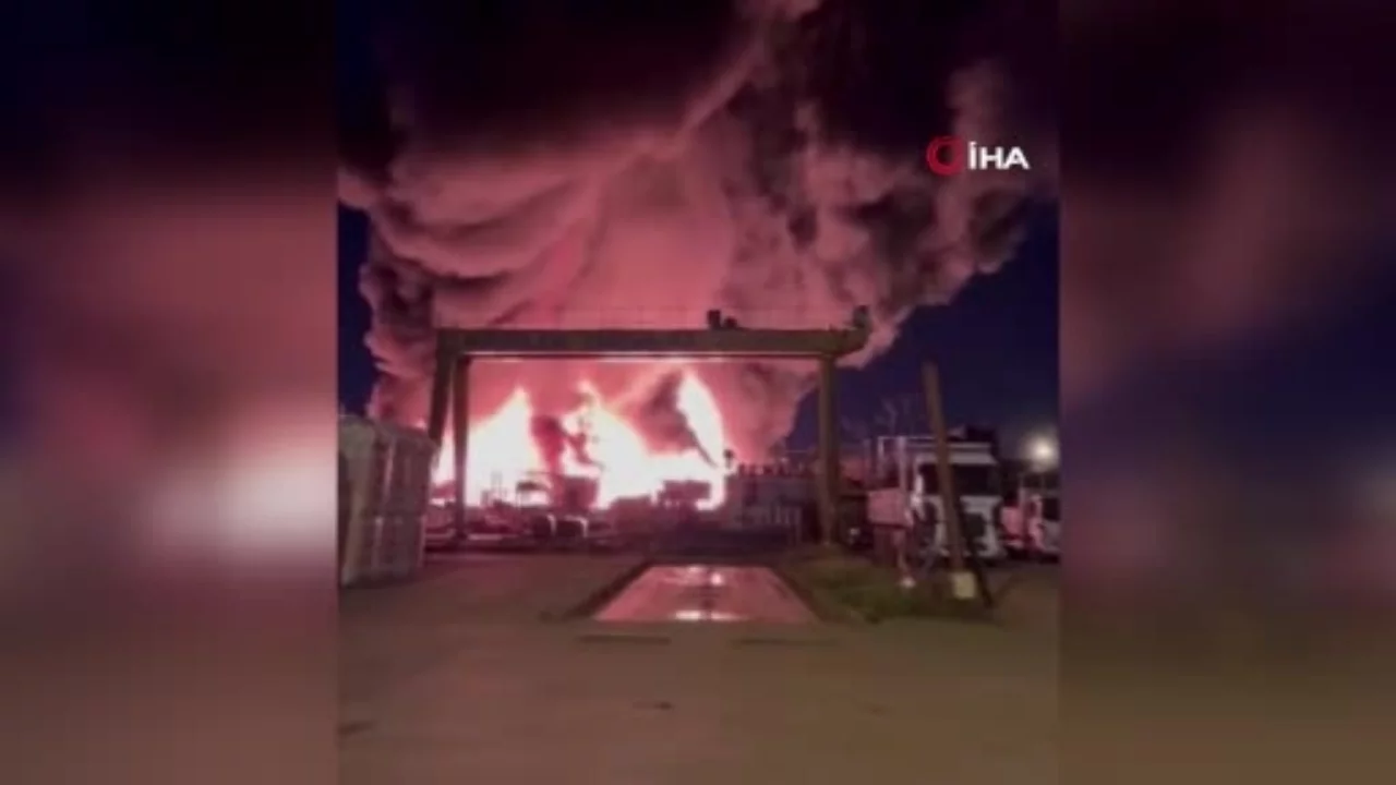 Tuzla'da polyester fabrikasında yangın