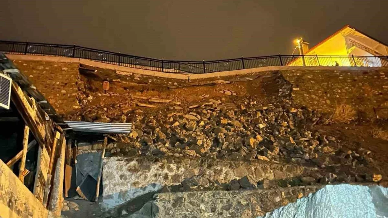 Erzurum'da heyelan: 2 konut tahliye edildi