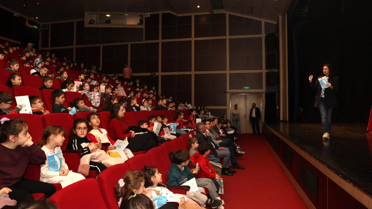 Nilüfer'de minikler, "Kızıl Kaptan" ile hayal yolculuğuna çıktı