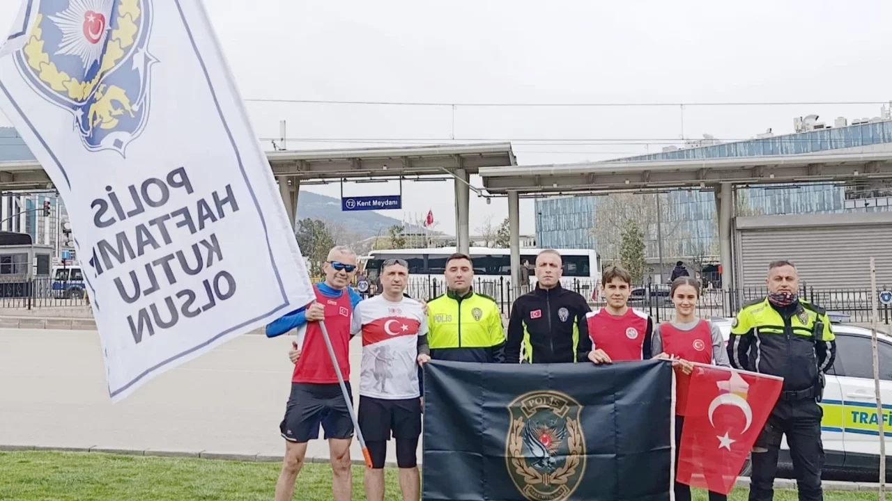 Bursalı maratoncular Polis Haftası için koştu