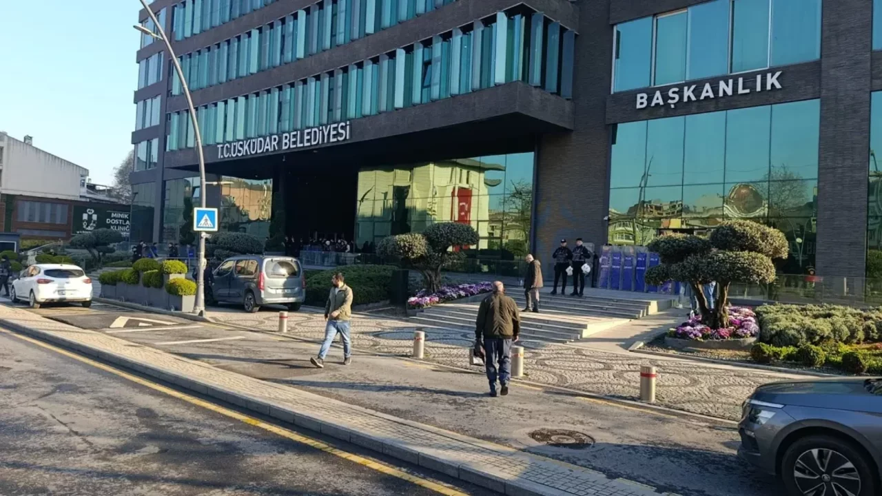 Üsküdar Belediyesi'nde gözaltına alınanlar adliyeye sevk edildi