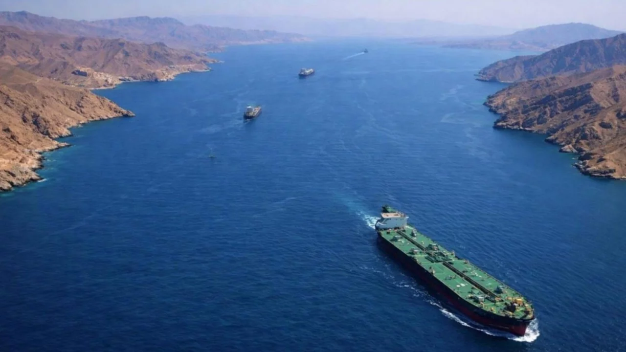 Hürmüz Boğazı'ndan geçiş ücretleri İran'ın ulusal para birimi ile ödenecek