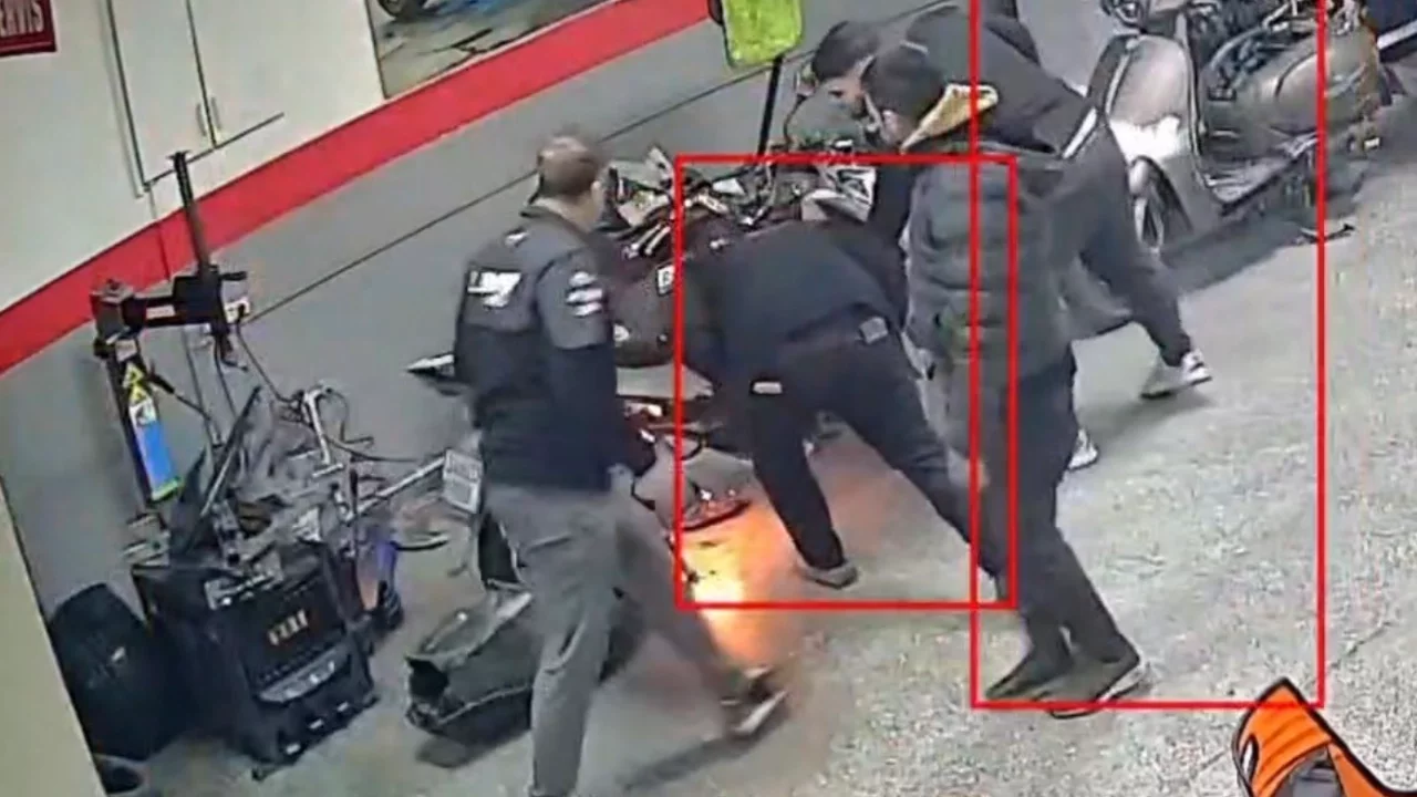 Tamir edilmeye çalışılan motosiklette yangın çıktı