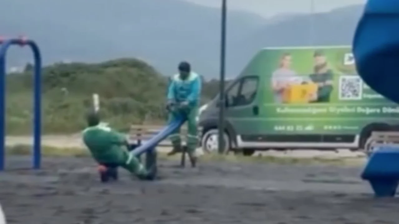 Bursa'da tahteravalliye binen temizlik işçileri gülümsetti