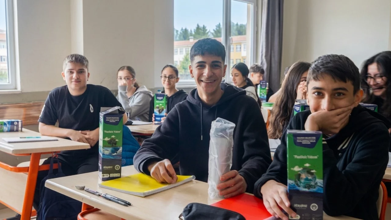 Yıldırım Belediyesi'nden plastiğe fren: 31 okula arıtma, 32 bin öğrenciye matara