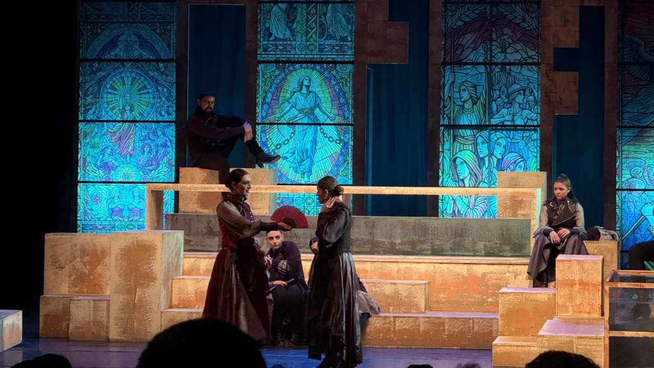 Bursa'da "Bernarda" oyunu sanatseverlerle buluştu