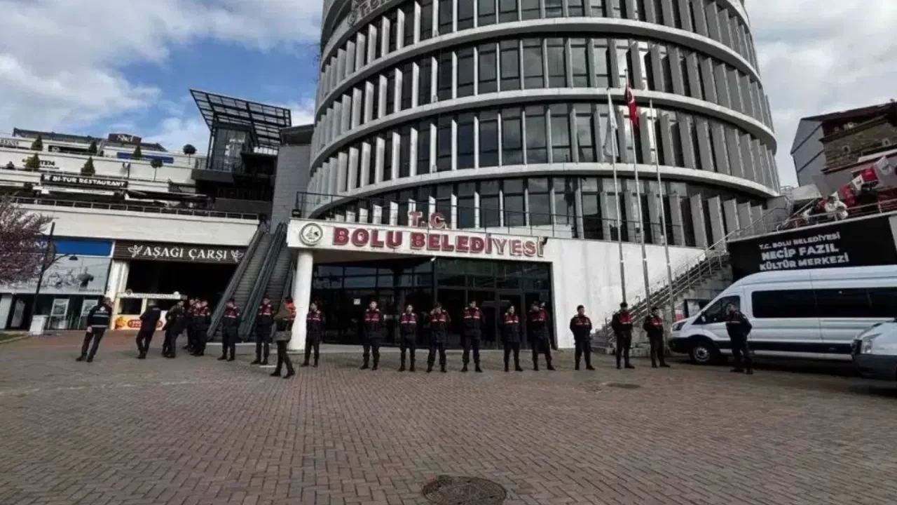 Bolu Belediyesi'ne operasyon: Başkan yardımcısı ve meclis üyesi tutuklandı