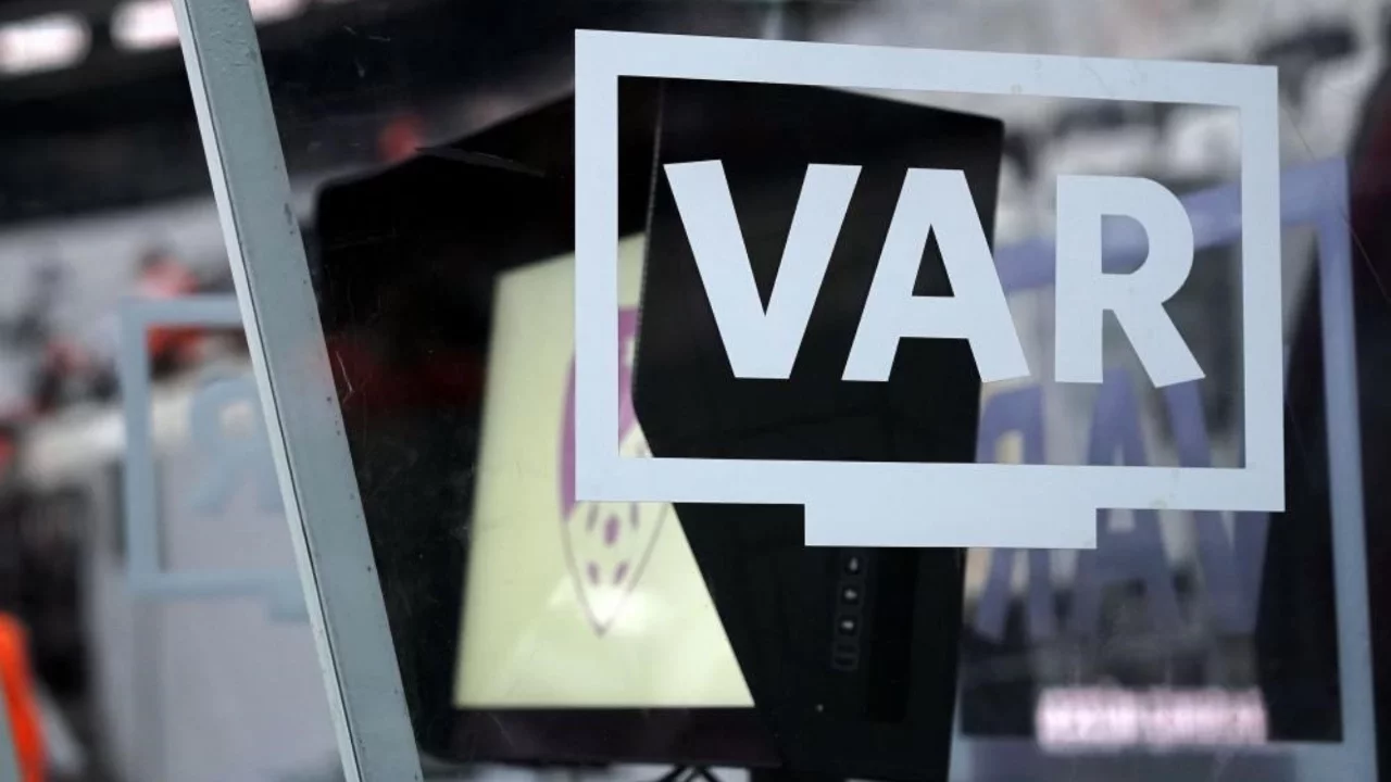 Kayserispor - Fenerbahçe maçının VAR'ı Sarper Barış Saka oldu