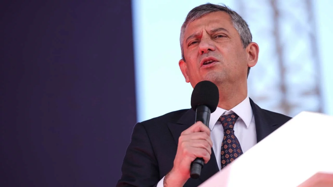 Özgür Özel: Türkiye'de bütün yasakları gidereceğiz!