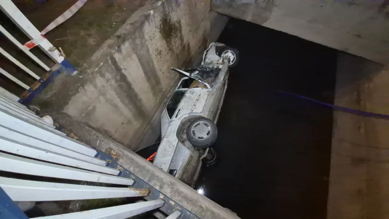 Metrelerce yüksekten kanala düştü