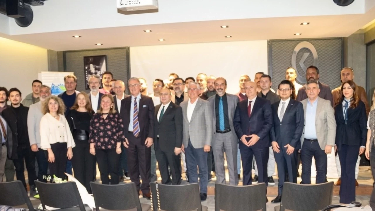 ARSİYAD'ın düzenlediği 'Kahve Sohbetleri'nin üçüncüsü gerçekleştirildi