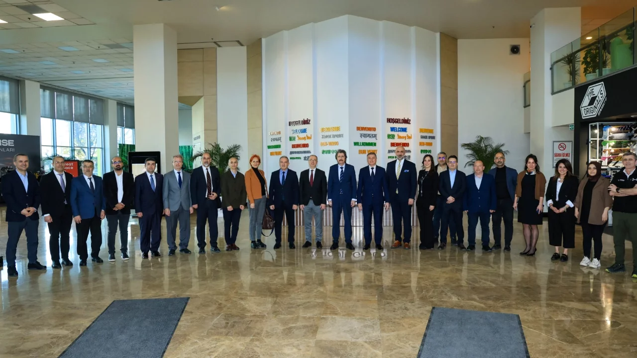 Bursa Uludağ Üniversitesi'nden OYAK Renault'a iş birliği ziyareti