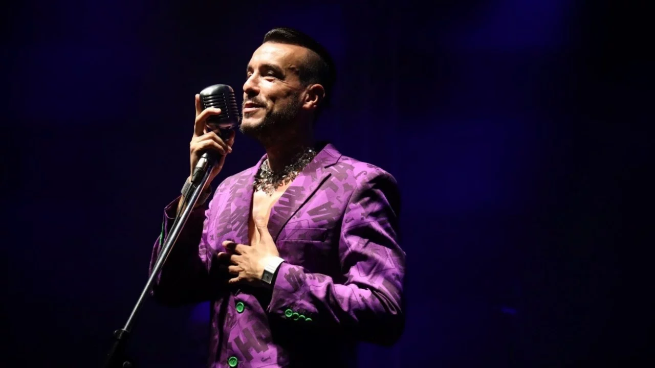 Hakkında gözaltı kararı verilen Cem Adrian'dan ilk açıklama