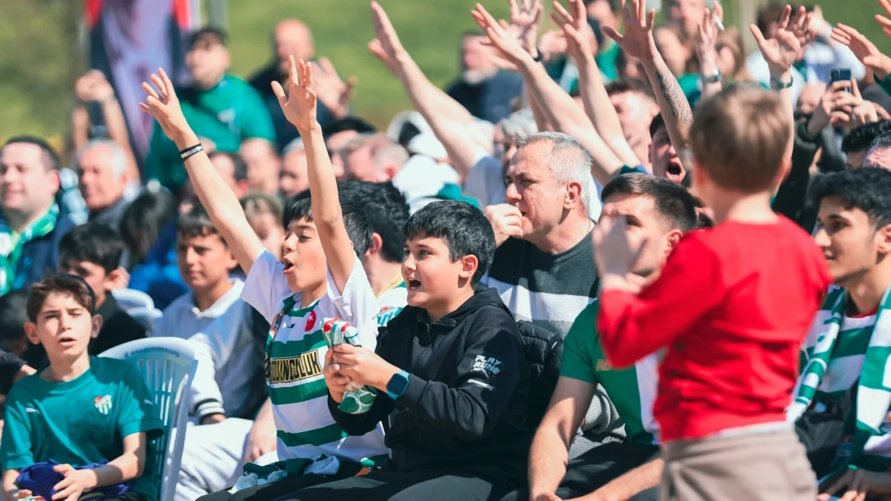 Bursa'da dev ekranda Bursaspor coşkusu yaşandı