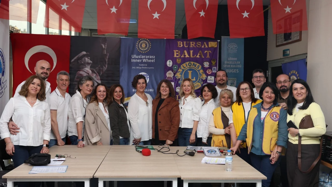 Bursa'da görme engelli sporcular için canlı radyo tiyatrosu sahnelendi