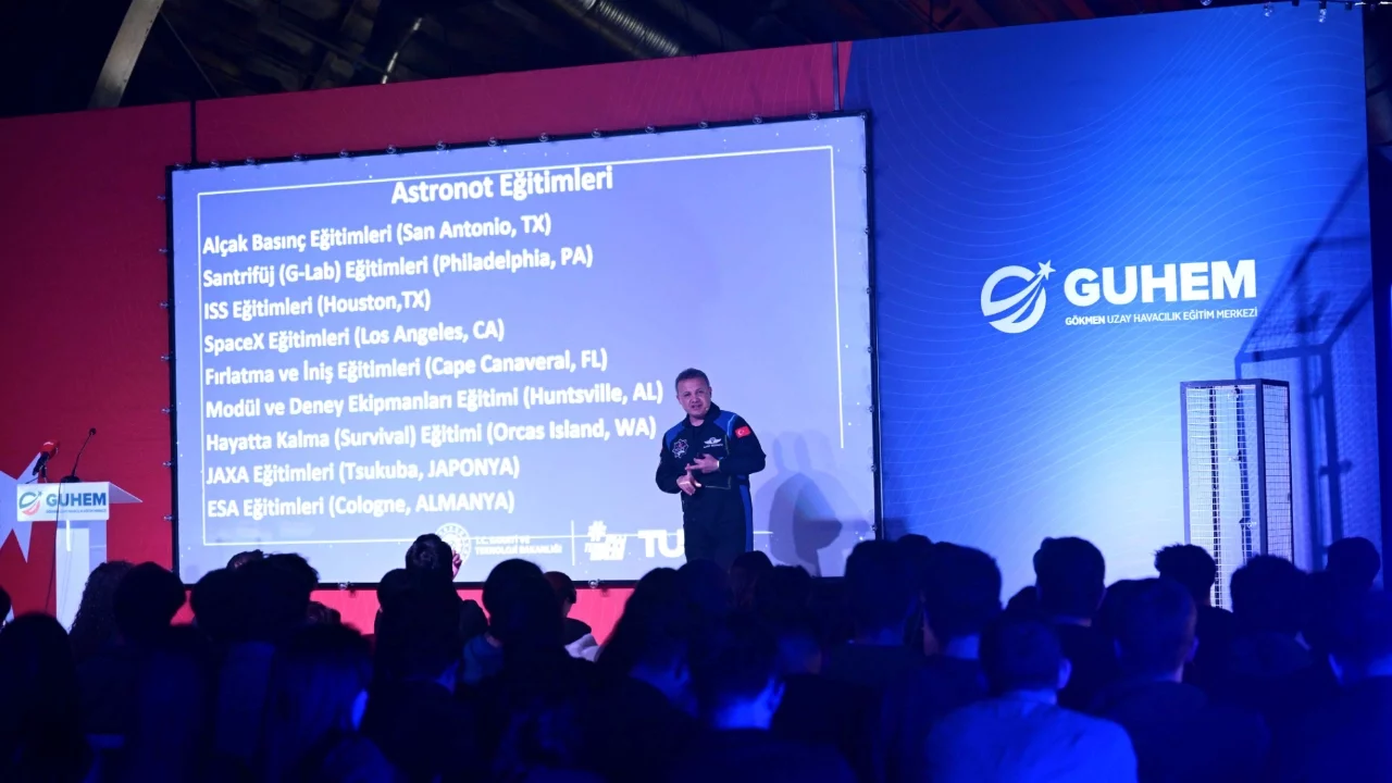 Türkiye'nin ilk astronotu Alper Gezeravcı, GUHEM'de uzay yolculuğunu anlattı