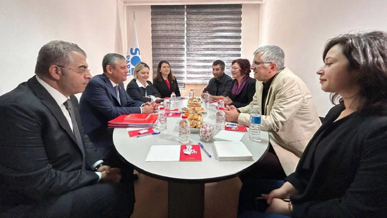 Özgür Özel'den SOL Parti'ye ziyaret