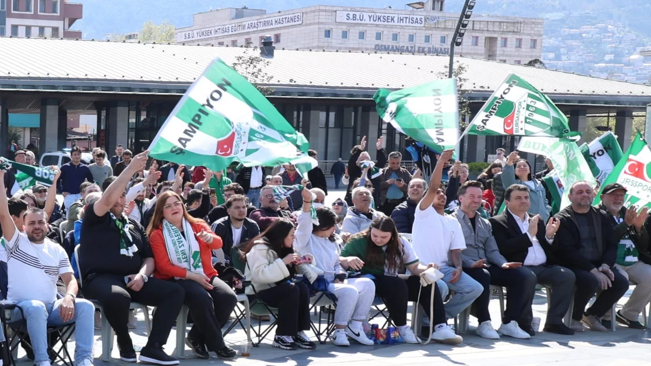 Osmangazi Meydanı'nda Bursaspor coşkusu zirvede