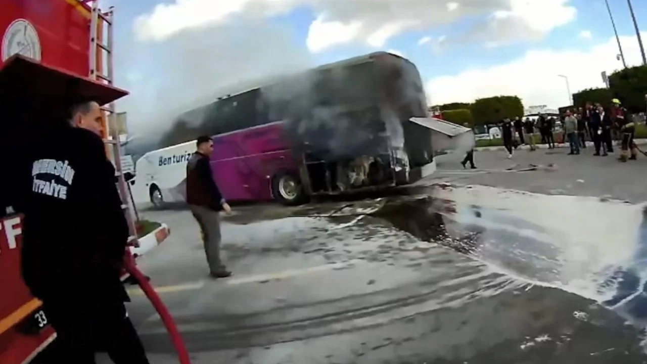 Mersin'de yolcu otobüsünde çıkan yangın büyümeden söndürüldü