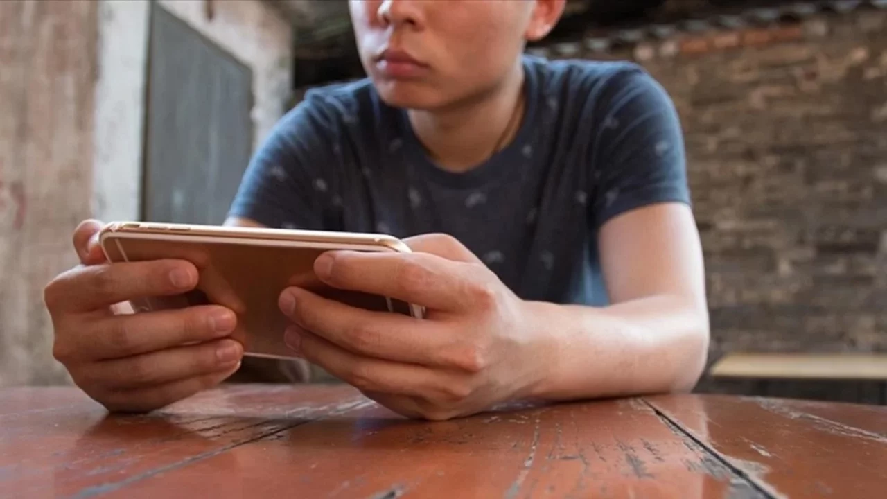 TBMM'de gündem: 15 yaş altına sosyal medya yasağı