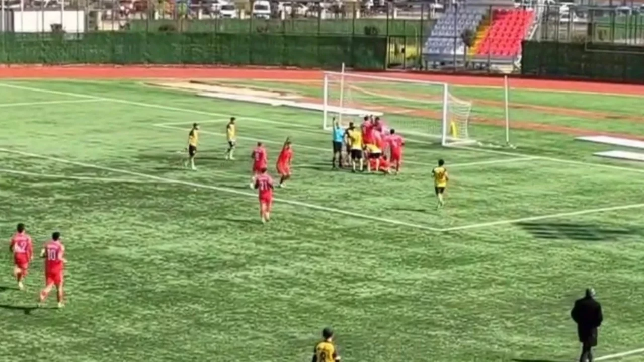 Amatör maçta rakibine tekme atan futbolcu tutuklandı