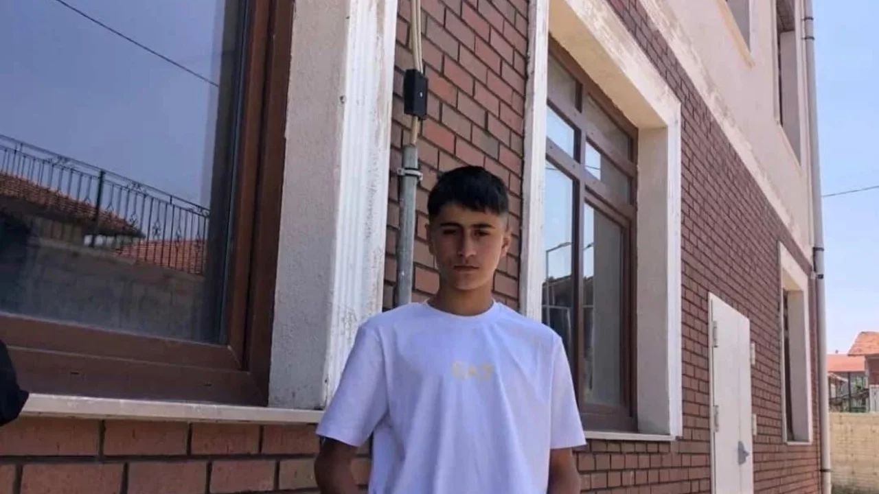 Traktörden düşen genç tekerin altında kalarak hayatını kaybetti