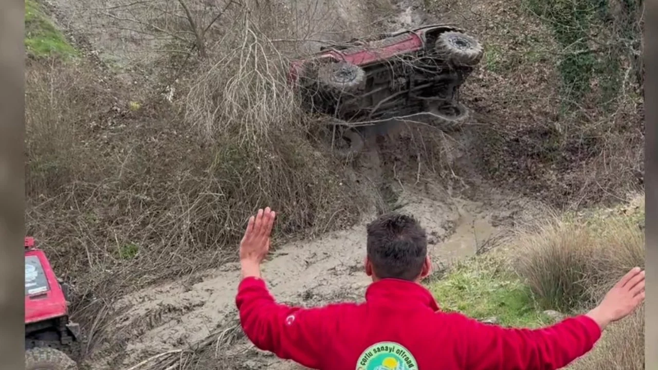 Bursa'da off-road yarışında araç takla attı